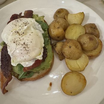 Cafe On Oak - Avacado toast - Breakfast & Brunch Near Me - Chicago, Illinois Cafe On Oak - Avacado toast - Breakfast & Brunch Near Me - Chicago, Illinois