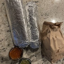 Burrito Mariachi - Burritos, chips, salsa