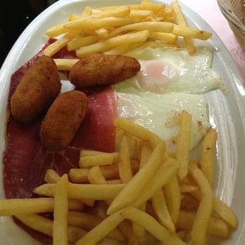 Museo del Jamón - plato combinado came with broth - Meat Shops Near Me - Madrid, M