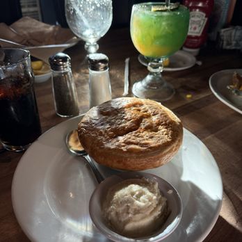 Cheddar's Scratch Kitchen - Chicken Pot Pie with a side of Idaho Mashed Potatoes - Comfort Food Near Me - Orlando, Florida Cheddar's Scratch Kitchen - Chicken Pot Pie with a side of Idaho Mashed Potatoes - Comfort Food Near Me - Orlando, Florida