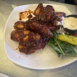 Lucy's New York Style Pizzeria - 10 bone in wings