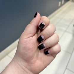 Soak Nails - Half moon gel manicure by Yen