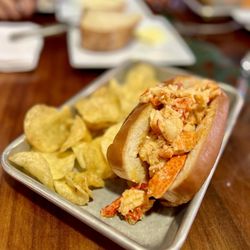 Murphys Grade - Lobster roll - with garlic habanero butter