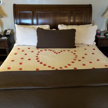 North Cliff Hotel - Perfect touch to our anniversary weekend - Hotels Near Me - Fort Bragg, California North Cliff Hotel - Perfect touch to our anniversary weekend - Hotels Near Me - Fort Bragg, California