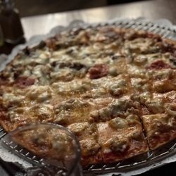 Traverso's Restaurant - Sausage pizza 1/2 mushroom