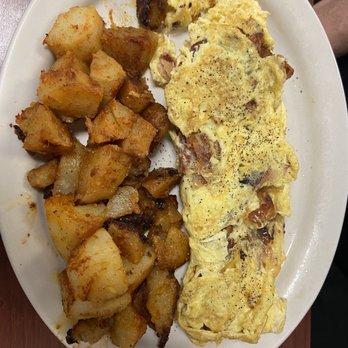 Spoon's Grill - Bacon and cheese omelette - Breakfast & Brunch Near Me - Fort Lauderdale, Florida