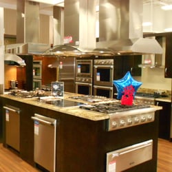 Pacific Sales Kitchen & Home - Great Displays and Kitchen Vignettes