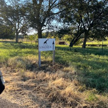 Longneck Manor - Welcome sign ! - Tours Near Me - Fredericksburg, Texas
