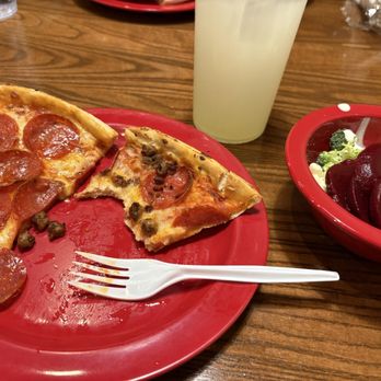 Pizza Inn - Pizza Near Me - Selma, North Carolina