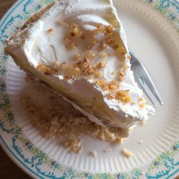 Banana cream cheese pie. Yum! Banana cream cheese pie. Yum!