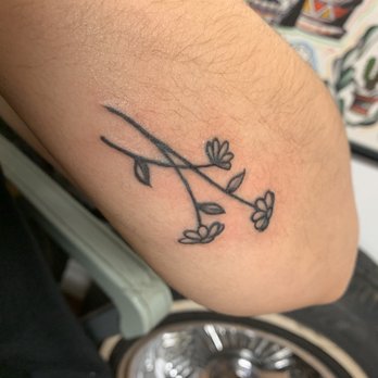 Little C's Tattoo Parlor - He fixed a tattoo I got somewhere else and cleaned up the lines - Tattoo Near Me - Fallbrook, California