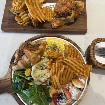 Light Cafe - Cafes Near Me - Toronto, Ontario