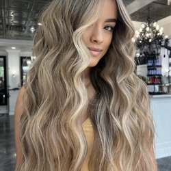 Atelier Hair Salon - Orlando - Money piece moment. #hairsalon #orlandoahairsalon #orlandobalayage #orlandohaircuts #downtownorlando #womenshaircolor #womenshaircuts