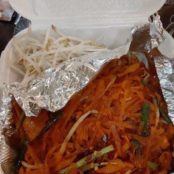 Lucki Thai - pad thai - Thai Near Me - Las Vegas, Nevada