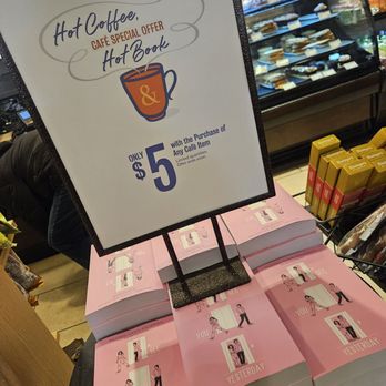 Barnes & Noble - Bookstores Near Me - Oak Brook, Illinois