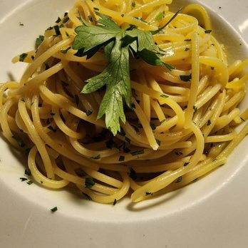 Il Pesciolino D'Oro - Spaghetti with pepper olive oil and garlic - Pizza Near Me - Venezia, VE