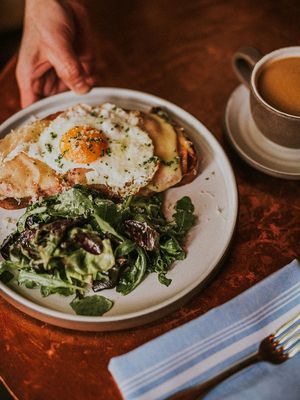 NW Glisan St by null