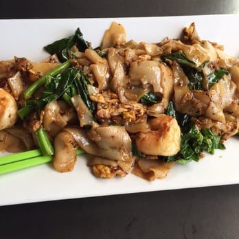 Manao Thai Street Eats - Pad see ew with shrimp $13 - Thai Near Me - Seattle, Washington