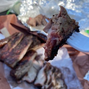 Snow's BBQ - Brisket- Good. But....6.5 hr wait good no - Barbeque Near Me - Lexington, Texas