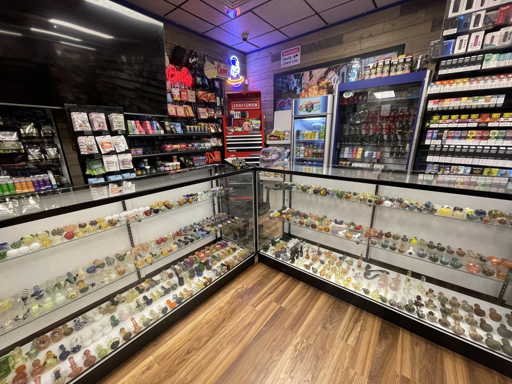 SMOKERS Updated September 2024 14 Photos 2109 Farlow St