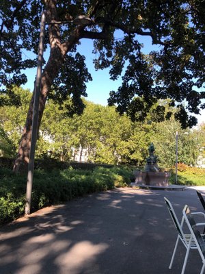 Café-Restaurant Resselpark by null