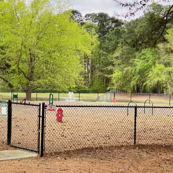 Pine Winds - Bark Park - Apartments Near Me - Raleigh, North Carolina