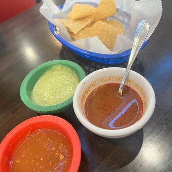 Spanish Flowers Seafood - Chips, salsa and consome - Seafood Near Me - Houston, Texas Spanish Flowers Seafood - Chips, salsa and consome - Seafood Near Me - Houston, Texas