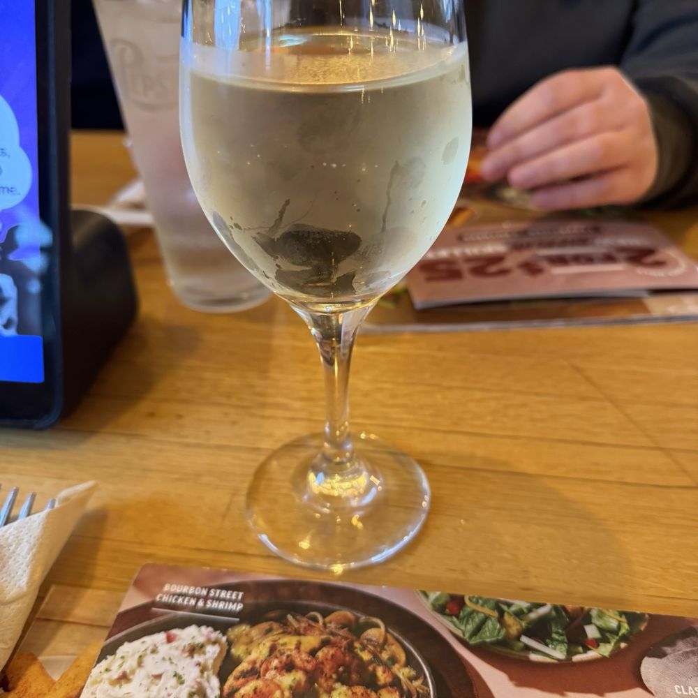 Applebee's Grill + Bar - Pinot Grigio - Sports Bars Near Me - Apple Valley, Minnesota Applebee's Grill + Bar - Pinot Grigio - Sports Bars Near Me - Apple Valley, Minnesota