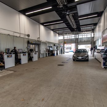 Pathway Hyundai - Service Drive Thru Interior - Car Dealers Near Me - Orléans, Ontario