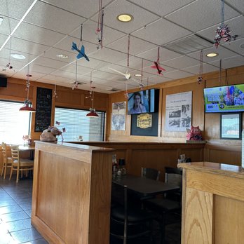 Lynnie Ques BBQ - A view to the east - Barbeque Near Me - Lansing, Illinois