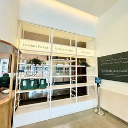 Elite Week: Sweetgreen, Huntington Beach - Order Pickup Area