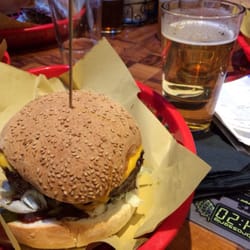 Brasserie 4:20 - Burger di Chianina con ingredienti a scelta e birra artigianale cream ale Terzo Tempo