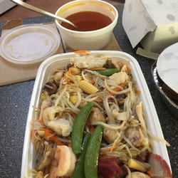 Yan's Restaurant - Mysterious extra dish that has a gooey thick sauce on mushy noodles underneath everything.