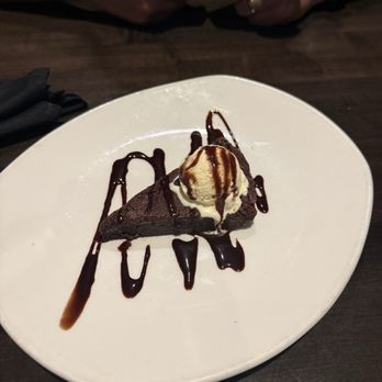 Weber Grill Restaurant - Birthday Brownie & Ice Cream! - Barbeque Near Me - Chicago, Illinois Weber Grill Restaurant - Birthday Brownie & Ice Cream! - Barbeque Near Me - Chicago, Illinois