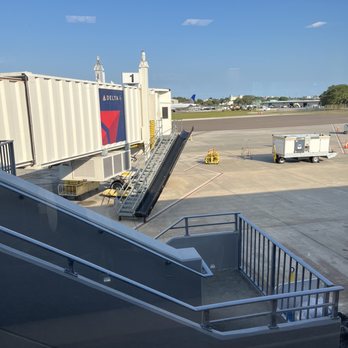 Delta Air Lines - Airlines Near Me - Houston, Texas Delta Air Lines - Airlines Near Me - Houston, Texas