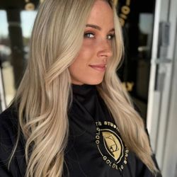 Hairapy with Rachel - Customized blonde lived in color with blowdry style