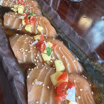 Big Bear Sushi & Thai - Salmon Ceviche - Thai Near Me - Chicago, Illinois