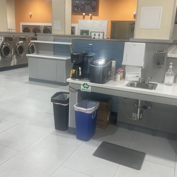 Fiesta Coin Laundry - Free coffee station - Laundromat Near Me - Los Angeles, California Fiesta Coin Laundry - Free coffee station - Laundromat Near Me - Los Angeles, California