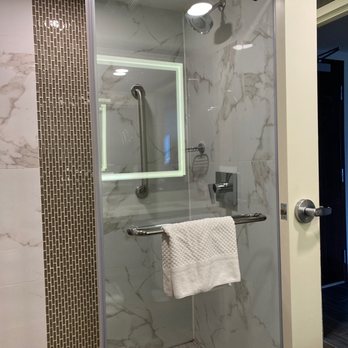 DoubleTree by Hilton Toronto Airport - Hotels Near Me - Toronto, Ontario DoubleTree by Hilton Toronto Airport - Hotels Near Me - Toronto, Ontario