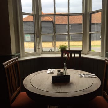 The Green Dragon - Chair with a view - British Near Me - London, XGL