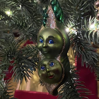 Historic Oak Hill Inn - A collection of antique glass ornaments - Bed & Breakfast Near Me - Natchez, Mississippi Historic Oak Hill Inn - A collection of antique glass ornaments - Bed & Breakfast Near Me - Natchez, Mississippi