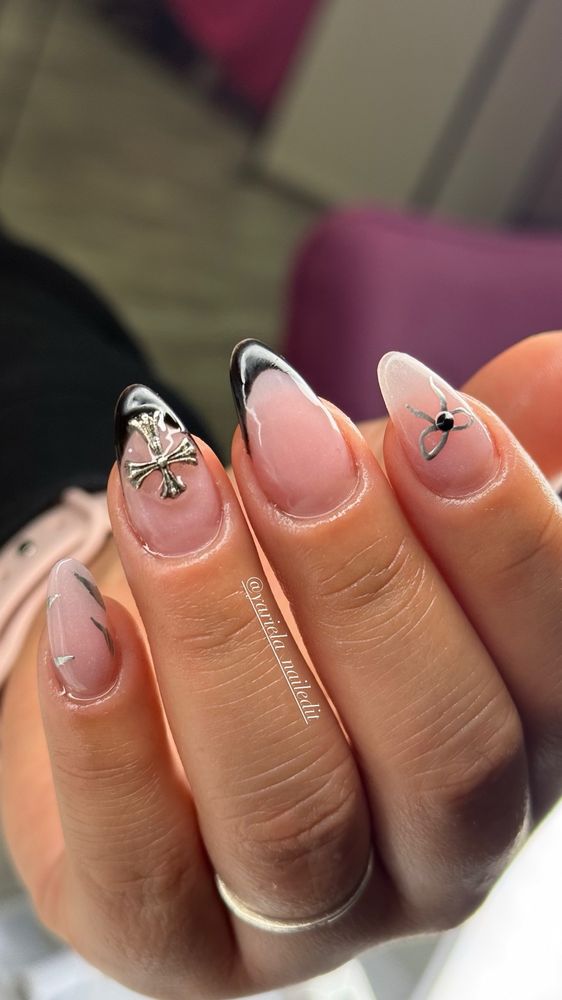 Sirenia's Nail Salon and Spa Logo