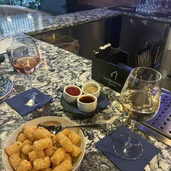 Olin Bar & Kitchen - happy hour - New American Near Me - Detroit, Michigan
