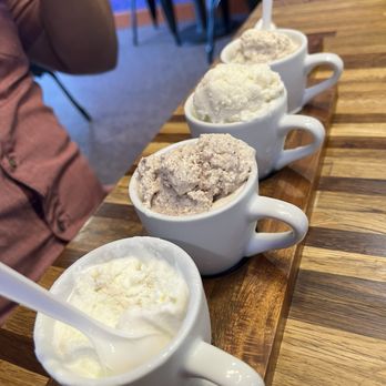 Black Rock Dessert - Ice Cream Flight- lucky charms, Mexican hot chocolate, banana, and cinnamon crunch. - Desserts Near Me - Reno, Nevada