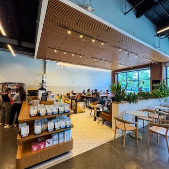 Shortwave Coffee - Sitting area - Coffee & Tea Near Me - Tampa, Florida