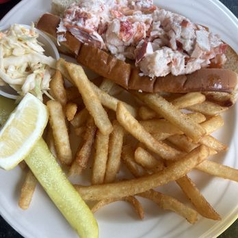 Lobster Cove - Lobster Roll - Seafood Near Me - York Harbor, Maine Lobster Cove - Lobster Roll - Seafood Near Me - York Harbor, Maine
