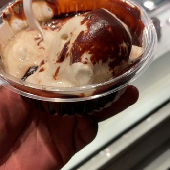 Kilwins - Sad Excuse of Kilwin's "Signature" Turtle Sundae. - Desserts Near Me - Naples, Florida