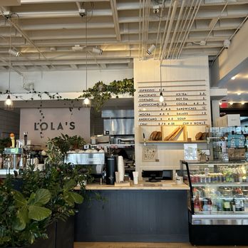 Lola’s - Vibe - Wine Bars Near Me - Omaha, Nebraska