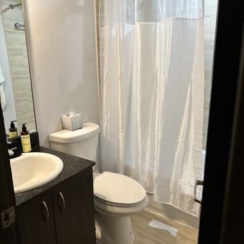 Lincoln Arms Suites - Bathroom - Hotels Near Me - Miami Beach, Florida Lincoln Arms Suites - Bathroom - Hotels Near Me - Miami Beach, Florida