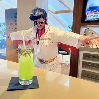 Star Alliance Lounge - The fabulous Elvis - Airport Lounges Near Me - Los Angeles, California